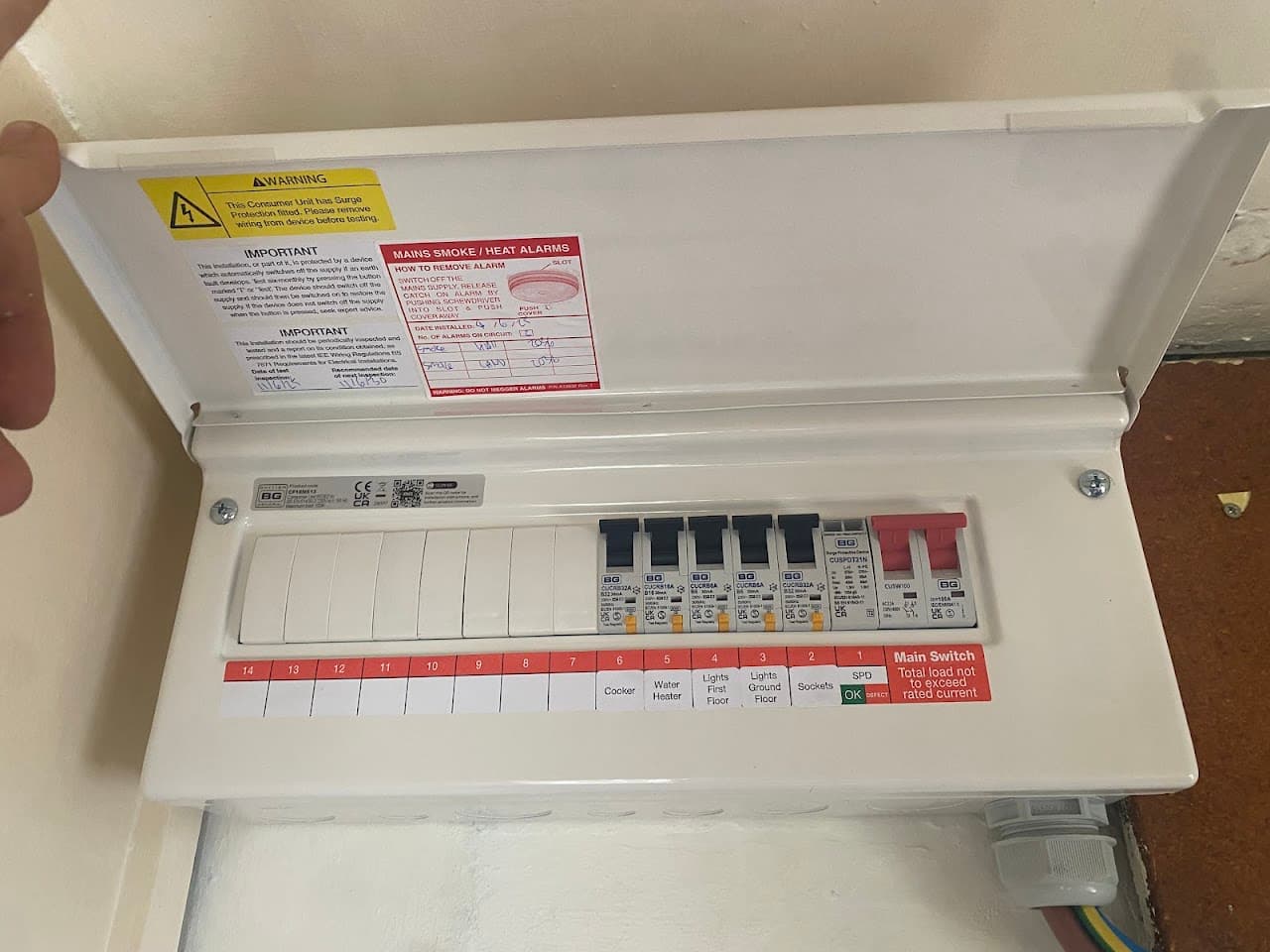 Checking and labelling a newly installed consumer unit before sign-off